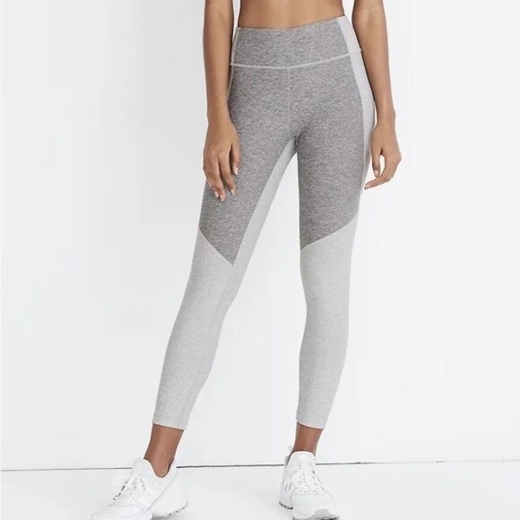 Outdoor Voice Two Tone Color Block Grey Leggings 3/4 Length, Size S NWOT - Picture 1 of 13